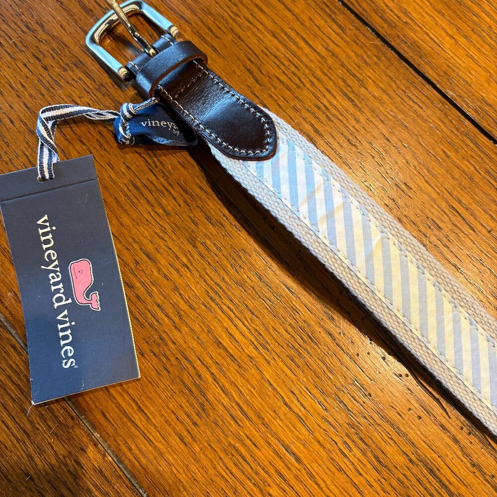NWT Men's Vineyard Vines Belt Light blue and white on gray background